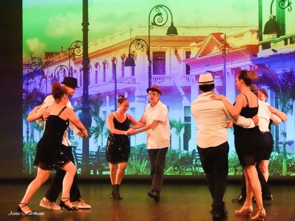 Spectacle salsa